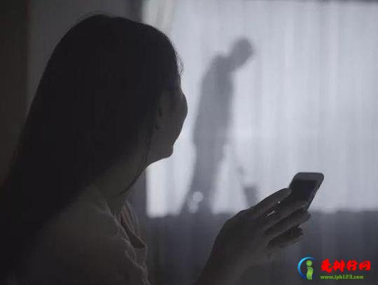 听到门外有钥匙反复开门的声音怎么办？半夜有陌生人在门外转门把手怎么办