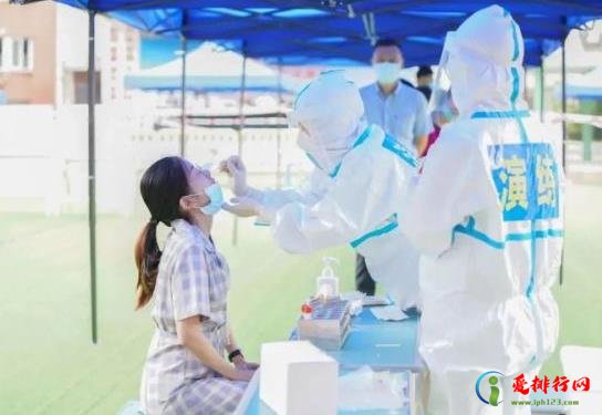 核酸检测的棉签上有药水吗？做核酸检测前可以